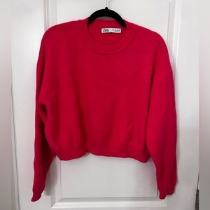 Bright pink Zara cropped women’s sweater